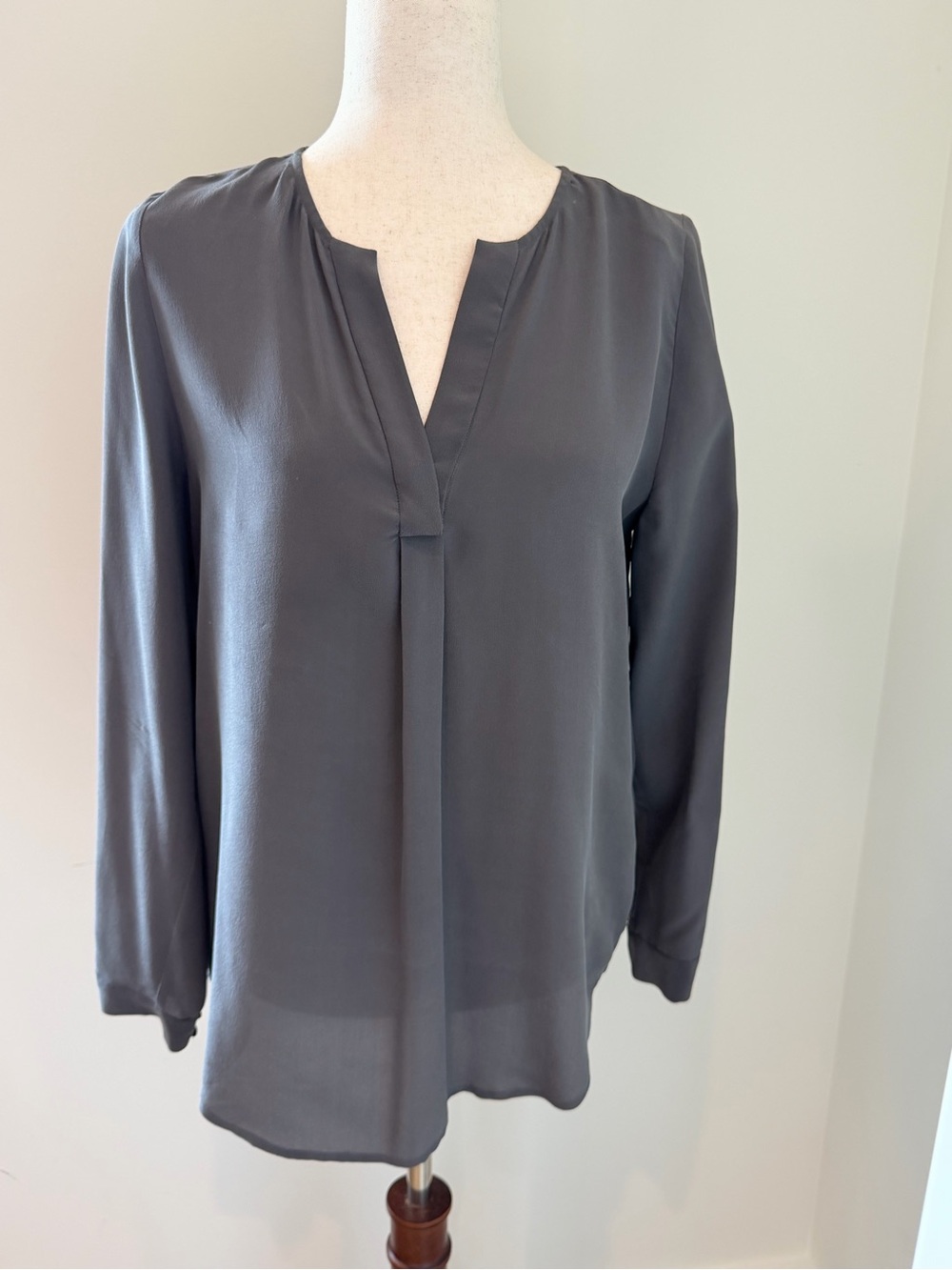 Joie Gray V-Neck Silk Long Sleeve Blouse